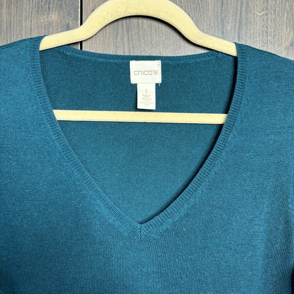 b🌼3/$30🌼Chicos Teal Long Sleeve Tunic V Neck Lace Trim Top Siize 1\Medium - Picture 6 of 15